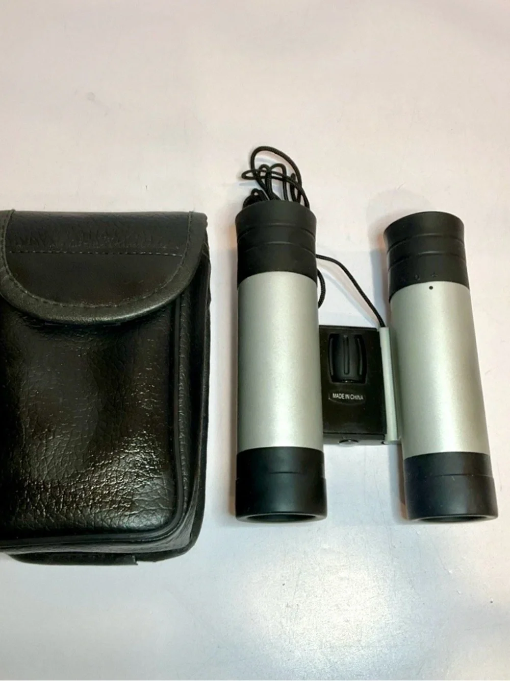 Dakota 10x25 Compact Binoculars w/ Case & Strap Works